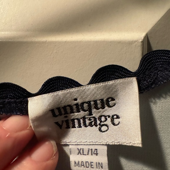 Unique Vintage . Retro style swing dress .Sooooo cute ! The details are to die - Picture 4 of 6